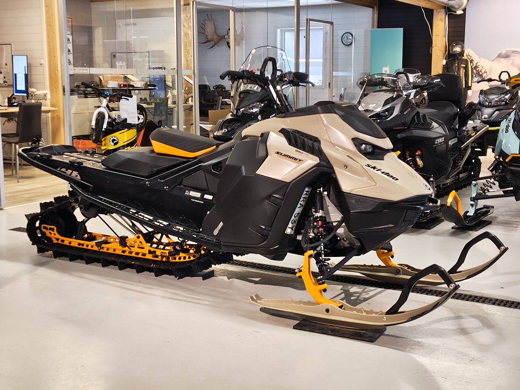 Ski-Doo Summit Edge 146 850 E-tec *Momsad* 3,95% Ränta 