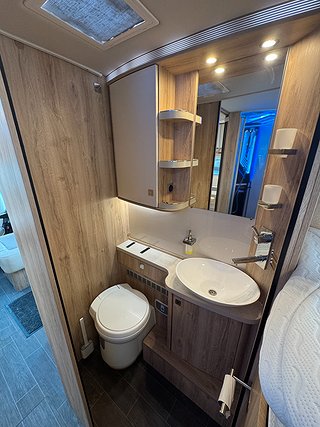 Husbil-halvintegrerad Eura Mobil Profila 720 EB 12 av 21