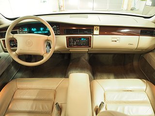 Sedan Cadillac De 16 av 27
