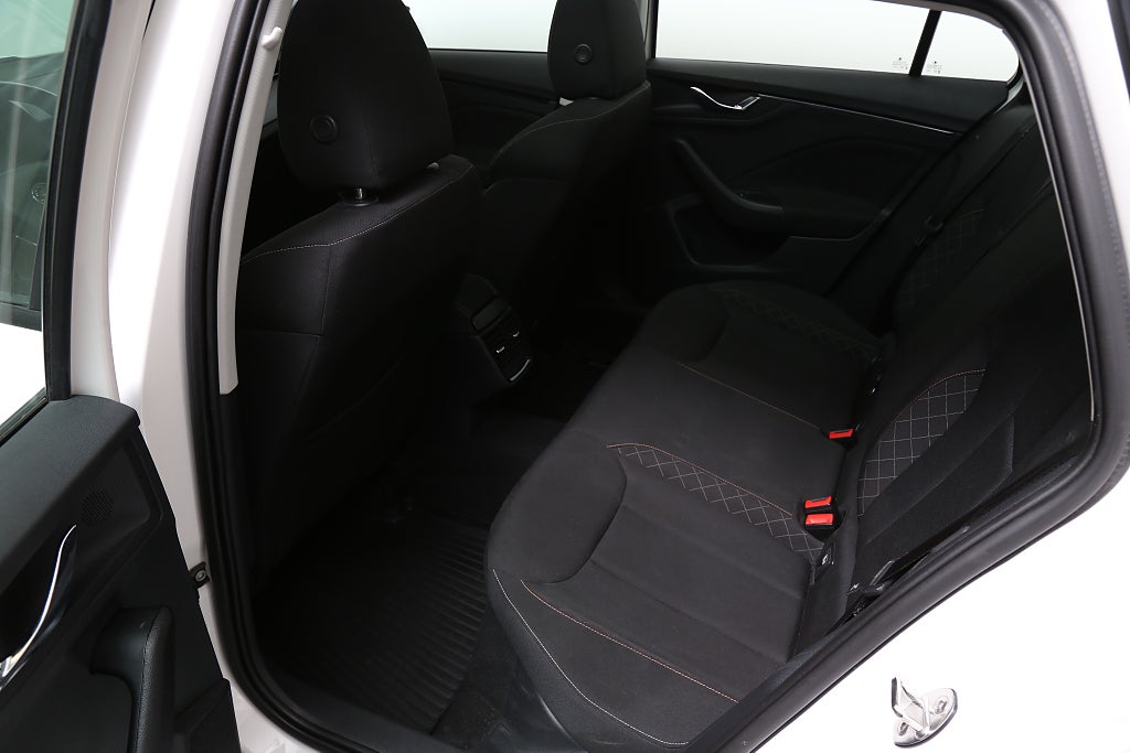 Skoda Kamiq 1,0 TSI Ambition 115hk Kamera Panorama Drag 2021