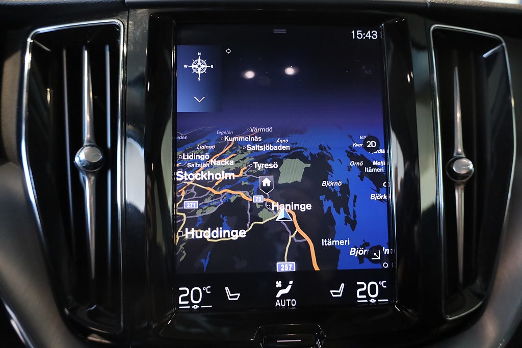 Volvo XC60 T5 AWD Geartronic Momentum Advanced Drag Pano Navi 2020