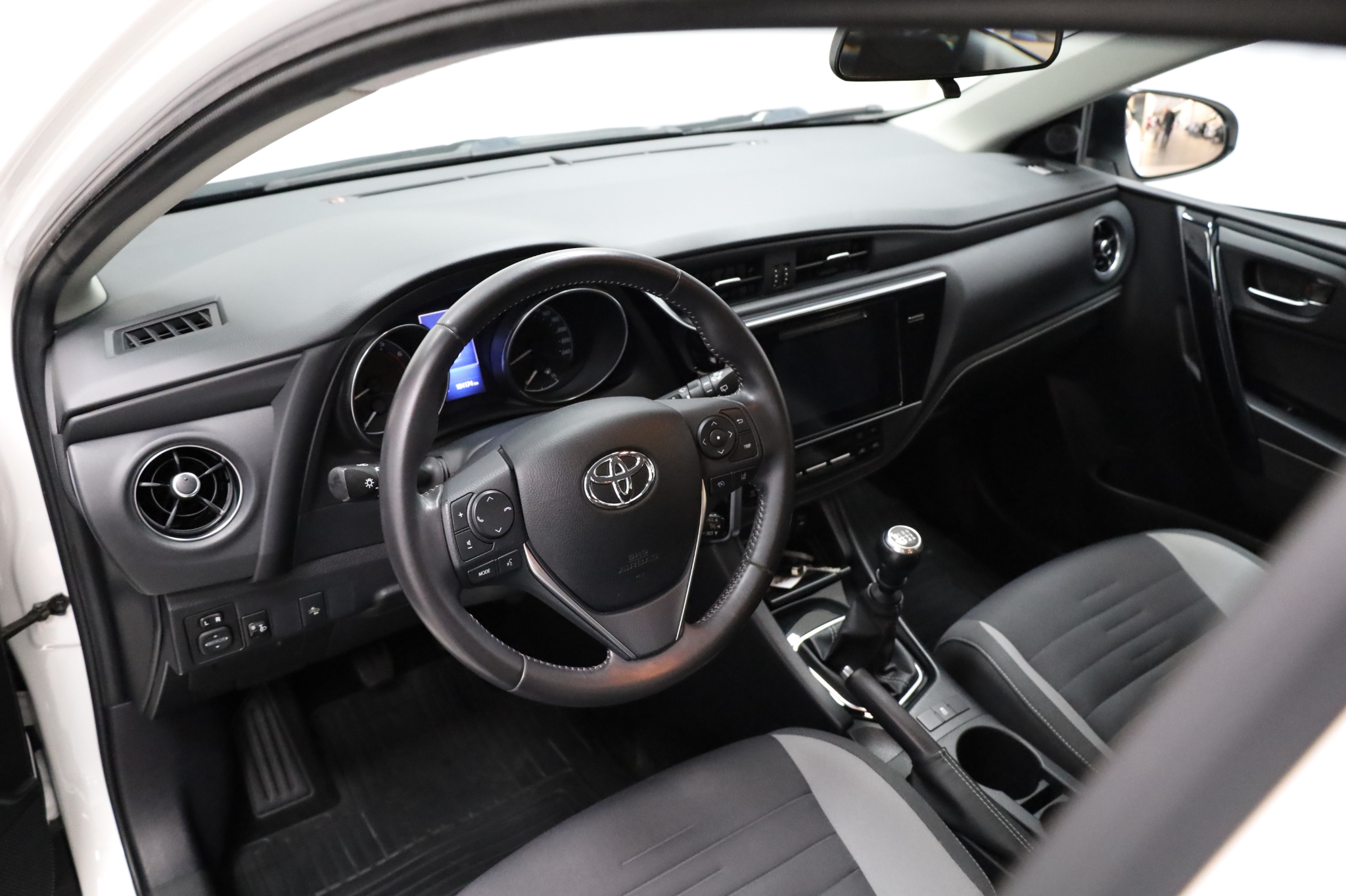 Toyota Auris 2015, kuva 6/10
