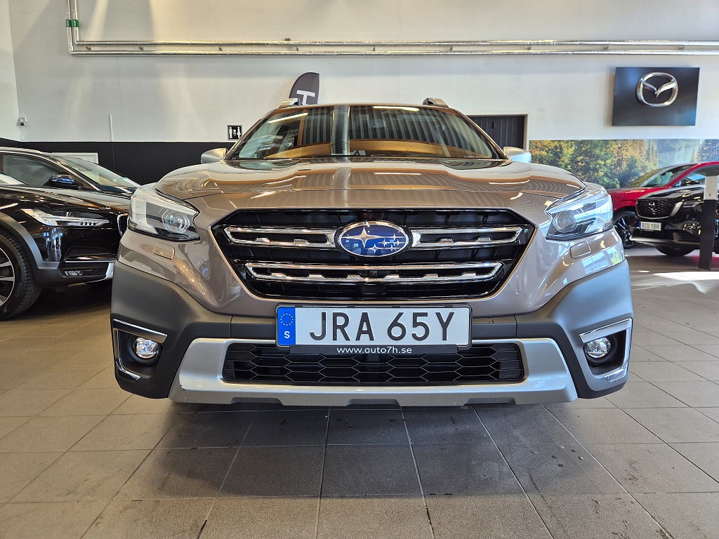 Subaru Outback 2.5 4WD XFuel CVT Aut / Touring Brunt nappaläder / Drag