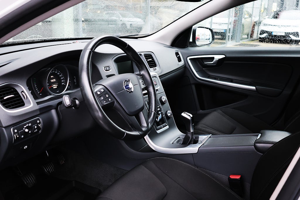 Volvo V60 T3 152hk Kinetic NY KAMREM