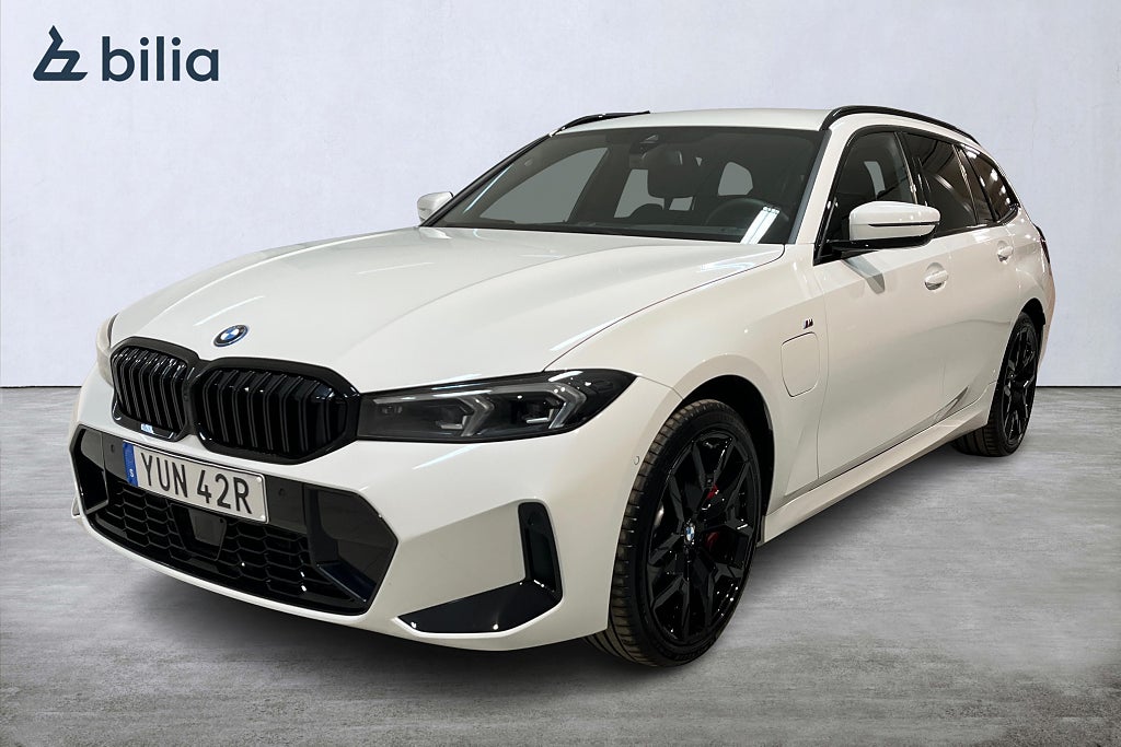 BMW 330e xDrive Touring M-Sport Business/ Innovation/HK/ 19"
