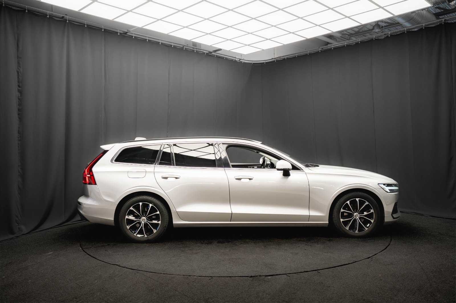 Volvo V60 B4 Advanced KAMERA D-VÄRMARE 1-ÄGARE ADAPTIV-FART MOMS 2022 - miniatyr 5