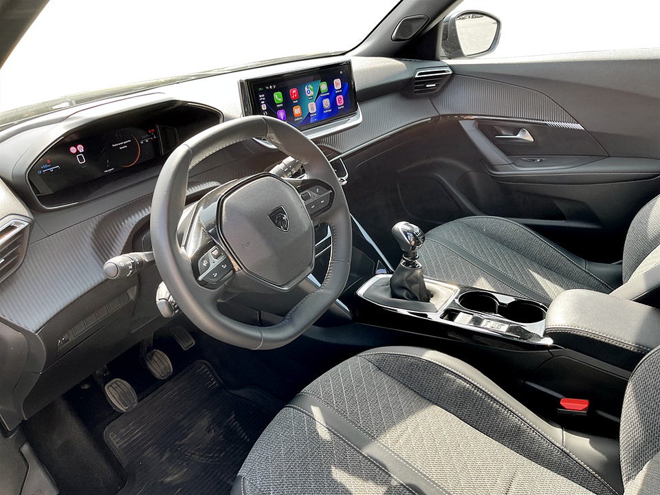 Bild på Peugeot 2008 Allure 1.2 PT 130hk CARPLAY P-SENSORER
