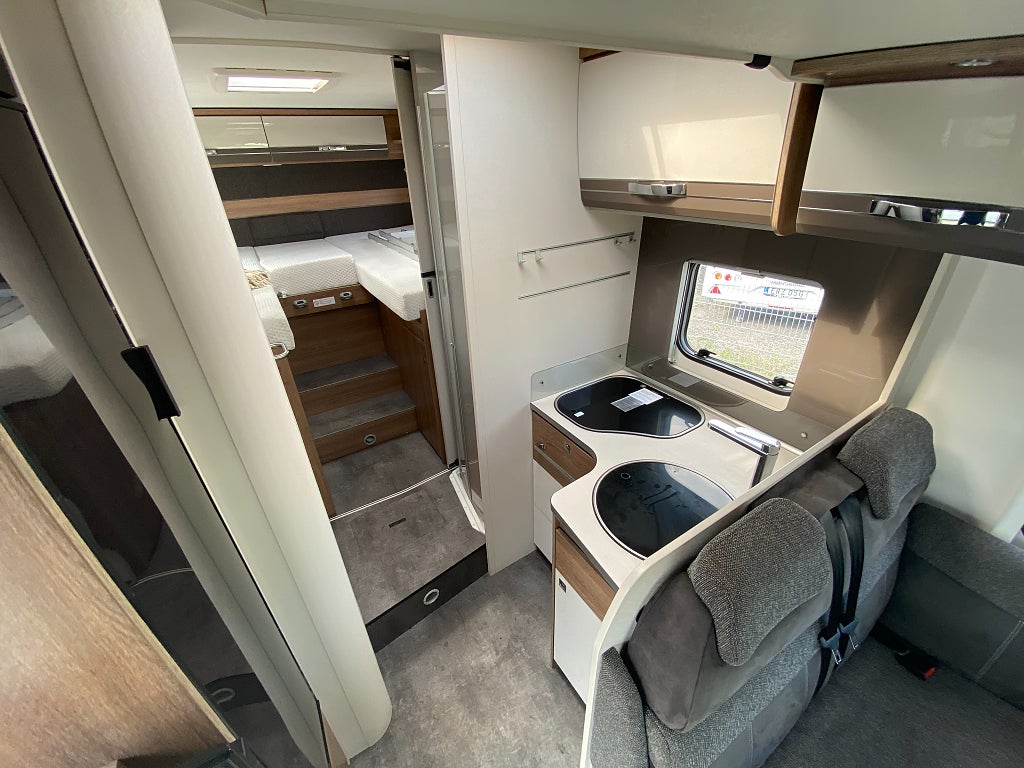 Dethleffs Trend 7057 / B-körkort / Taksäng / Långbädd / Garage / 4495kr/må - Dethleffs