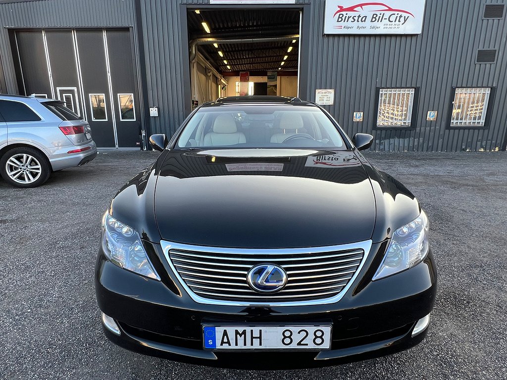 Lexus LS 600h L AWD 5.0 V8 CVT En Ägare