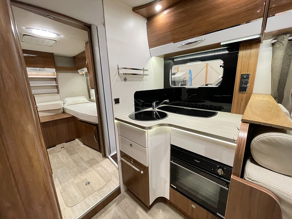 Pilote Essentiel P 740 GJ /ALDE/Solcell/B-körkort/Ugn/Långbäddar - Pilote