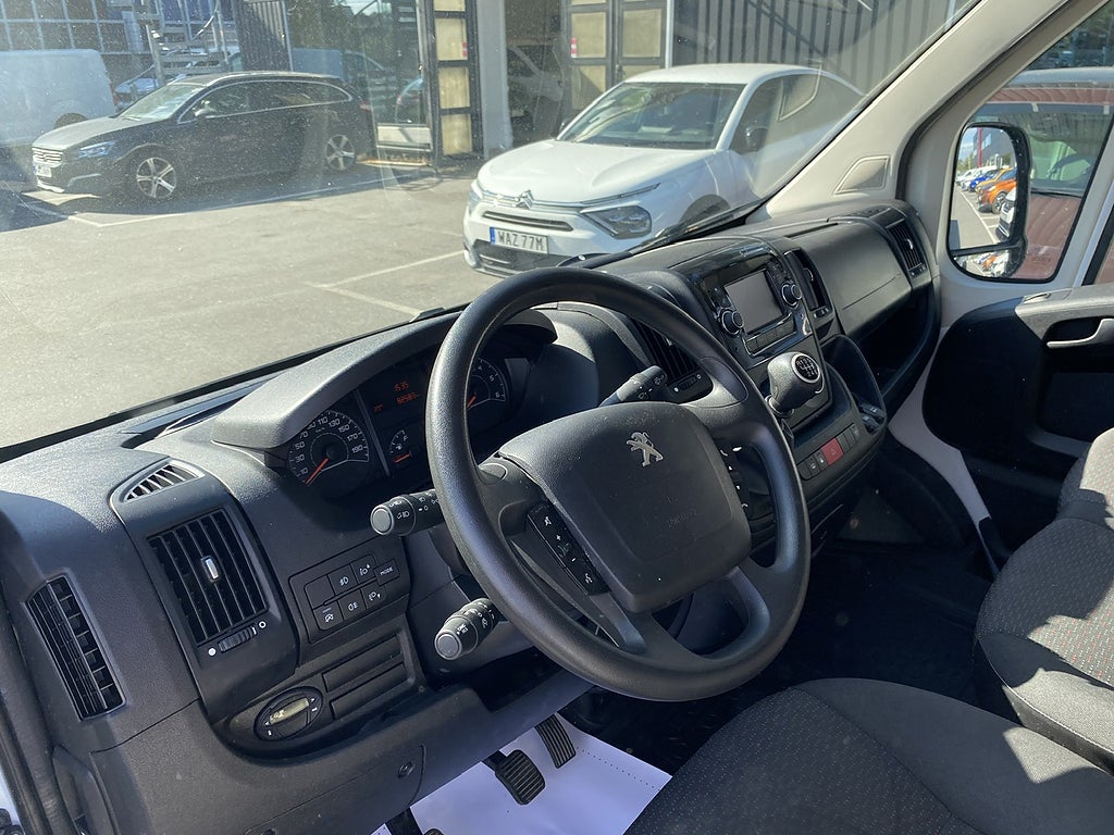 Bild på Peugeot Boxer PRO+ L3H2 335 2.2 BlueHDi 140hk Back-kamera