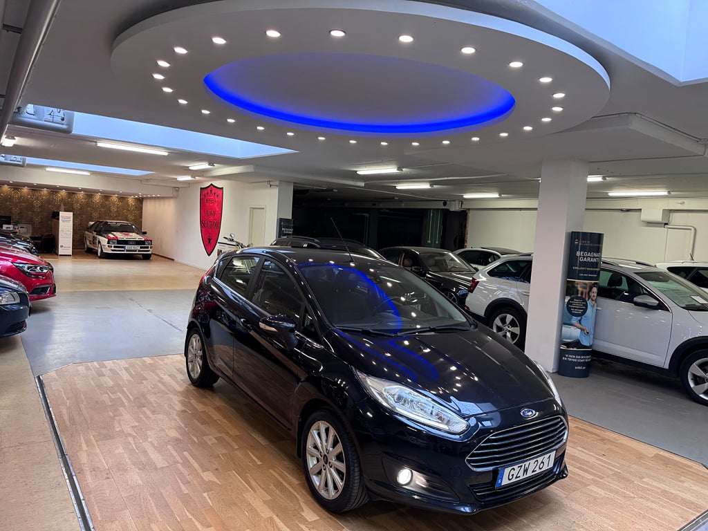Ford Fiesta 5-dörrar 1.0 Titanium Euro 6 NY KAMREM, nybesiktigad ua