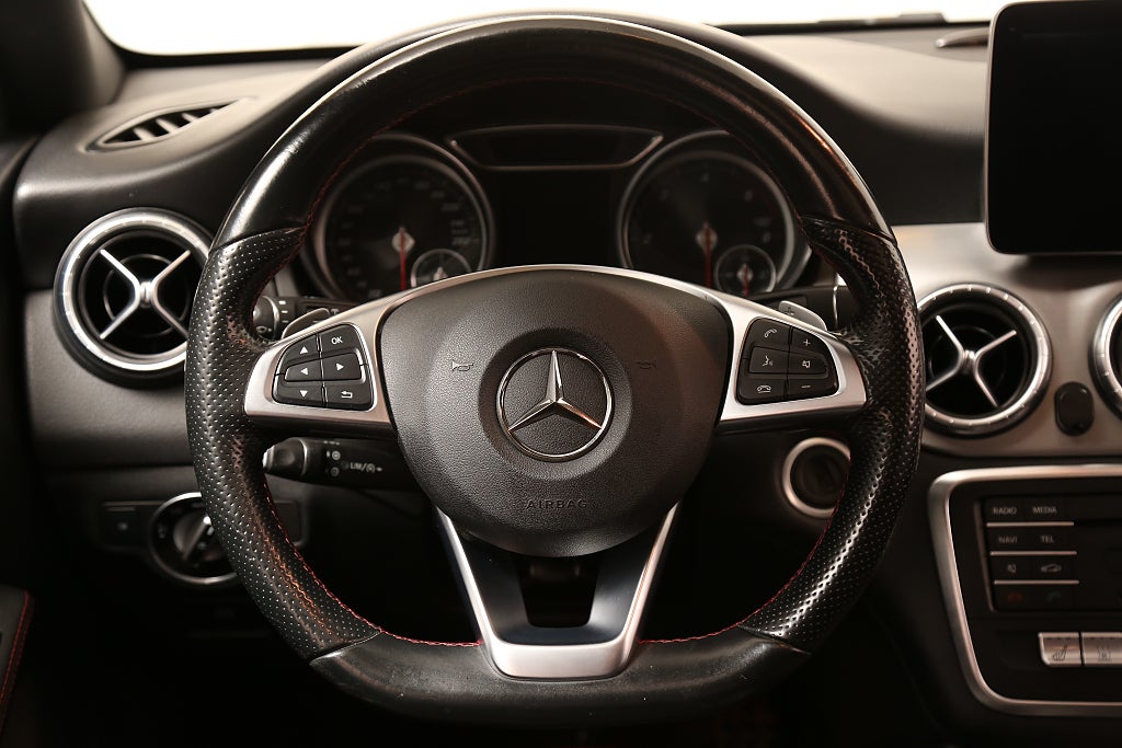 Mercedes-Benz CLA 220 d Shooting Brake 7G-DCT AMG Line Pano P-värme Drag 2017