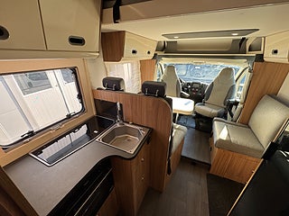 Husbil-halvintegrerad Sun Living S75 SL AUT 16 av 22