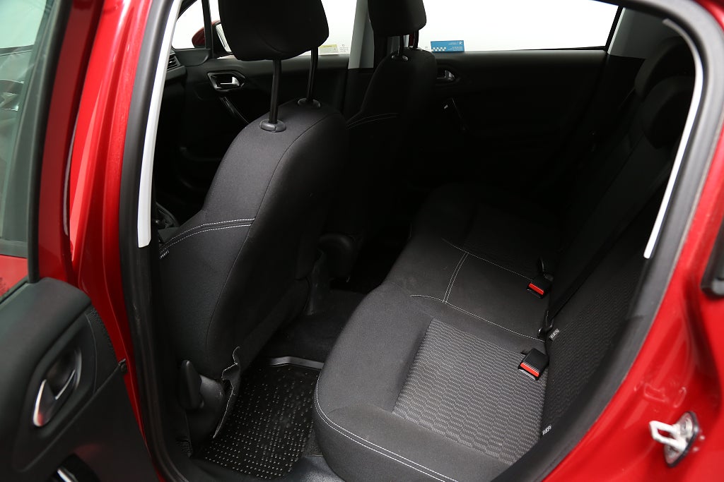 Peugeot 208 1,2 PureTech 82hk Active 5D Bluetooth Ny kamrem 2017