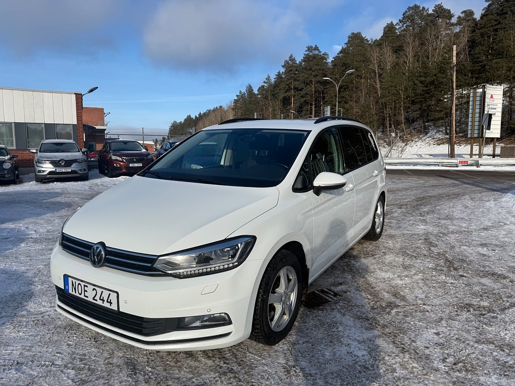 Volkswagen Touran 1.6 TDI 120hk 7-sits Nyservad Drag Kamera D-Värmare 