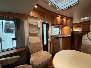 Husbil-integrerad Hymer B674 Highlight 150HK 4 av 18