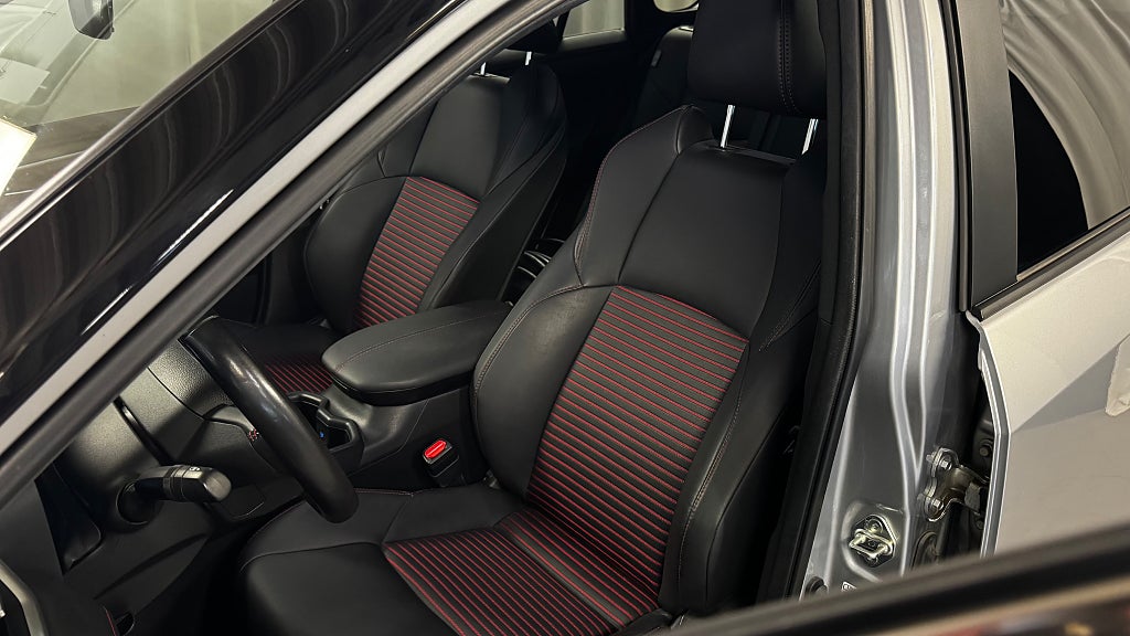 Toyota RAV4 Plug-in Aut AWD Style Dragkrok Värmare Adp-fart Kamera bild 13