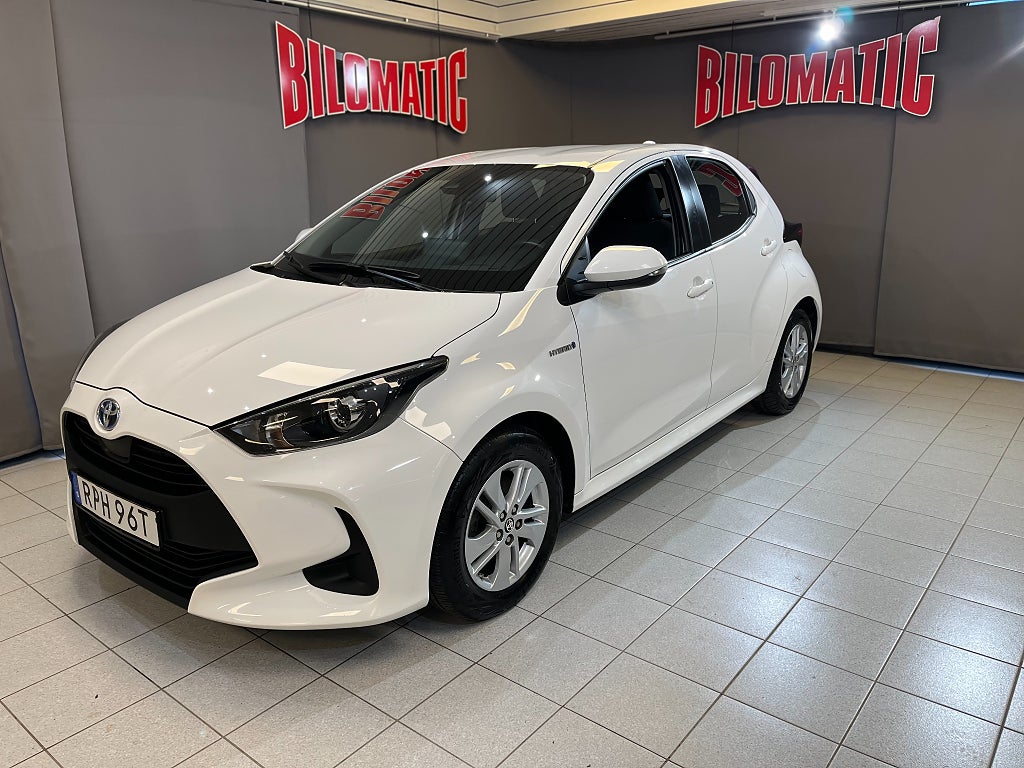 Toyota Yaris Hybrid CVT Auto Active Vinter hjul Back kamera