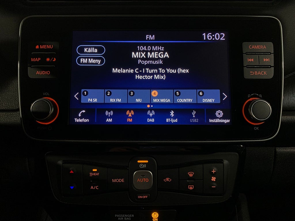 Nissan Leaf N-Connecta|40kWh|Värmepump|360 kamera