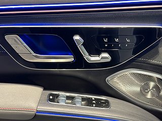 SUV Mercedes-Benz EQS 16 av 18