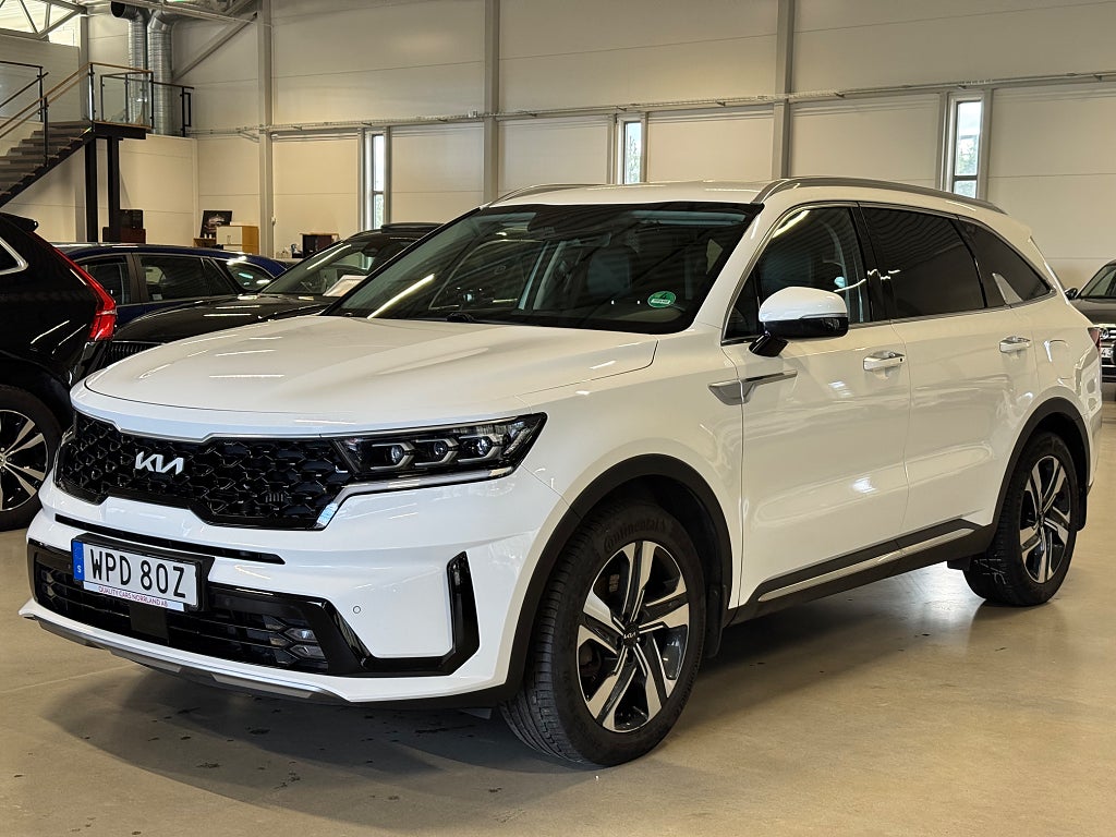 Kia Sorento PHEV AUT AWD EN ÄGARE DRAG NYSERVAD NYA DÄCK V-HJUL 