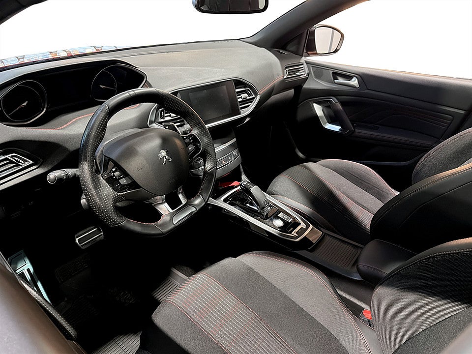 Bild på Peugeot 308 5D GT-Line 1.2 PT 130hk Aut PANO P-SENSORER