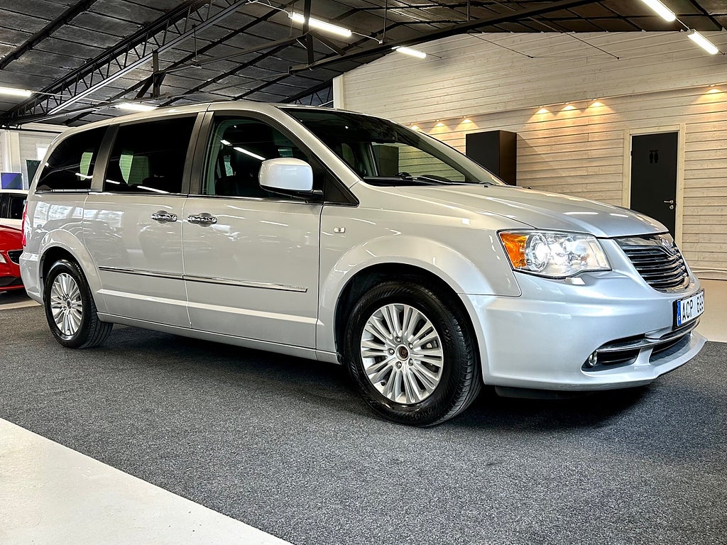 Lancia Voyager 2.8 LX 7-sits Stow´n Go, Dragkrok, GPS, B-kamera 163hk