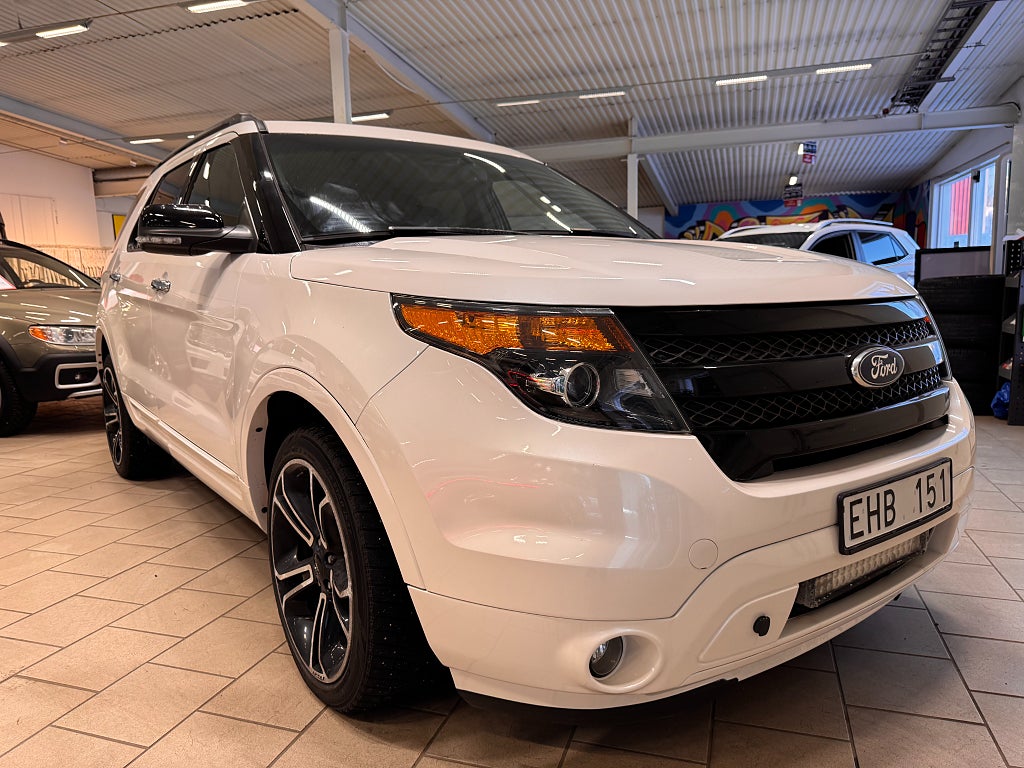 Ford Explorer 2013 - miniatyr 10