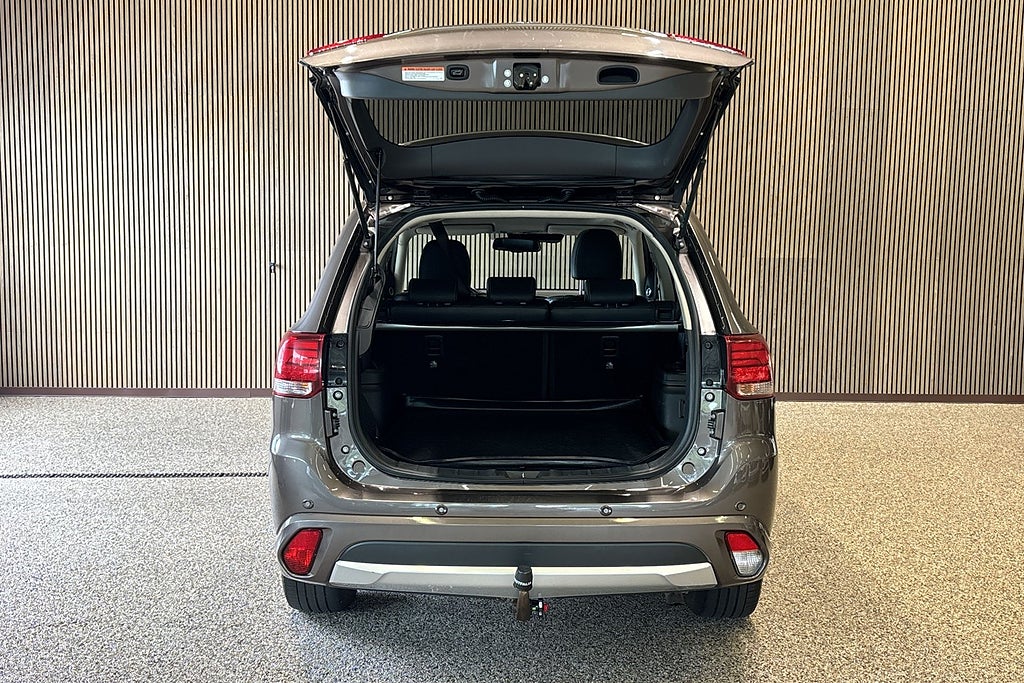 Mitsubishi Outlander PHEV CVT Business