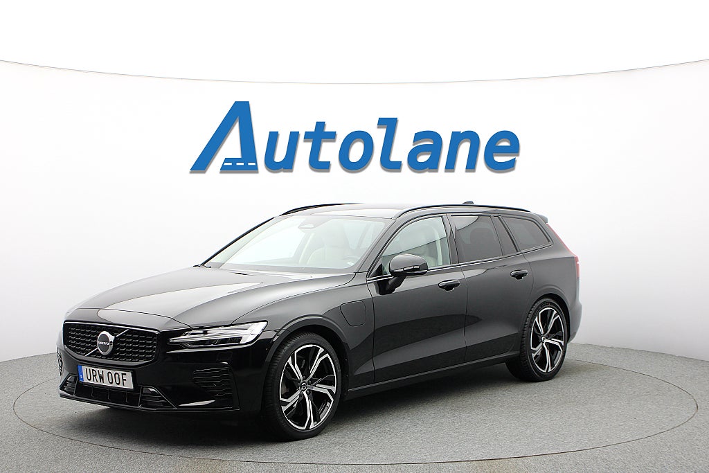 Volvo V60 Recharge T8 AWD Plus Dark, B-kamera, Skinn, Drag 456hk
