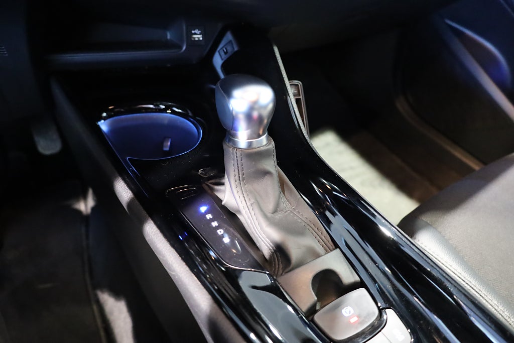 Toyota C-HR Hybrid CVT X-Edition Drag M-Värme JBL Kamera Navi 2022