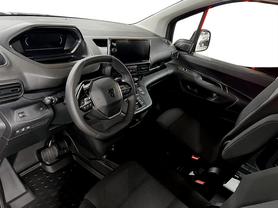 Bild på Peugeot Partner Crew Cab 130hk Aut - EDITION! SERVICE & V-HJUL INGÅR!