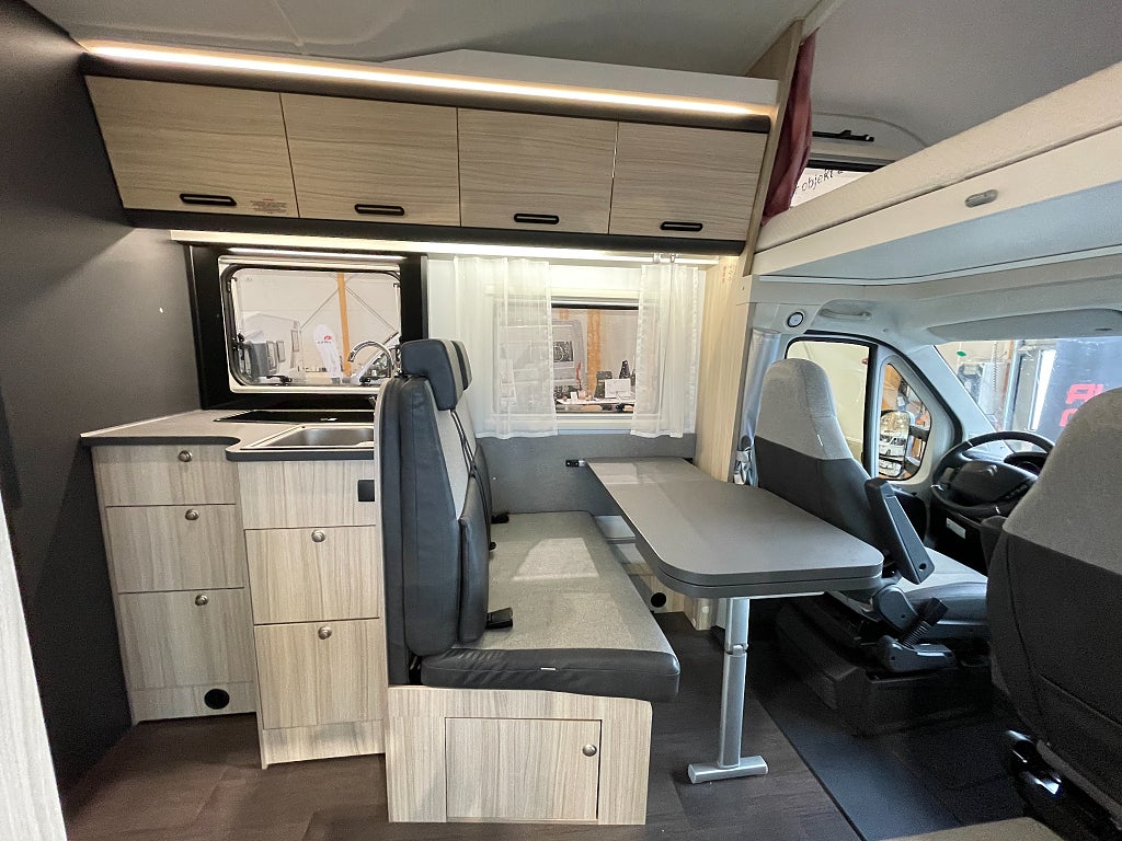 Sun Living A 75 SL / B-körkort/5 bältad/Långbädd/Garage/El-Patron/Fint skic - Sun Living