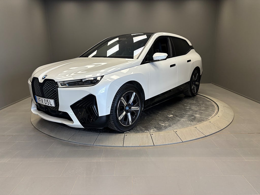 BMW iX xDrive50 Sport line / Exclusive / Dragkrok