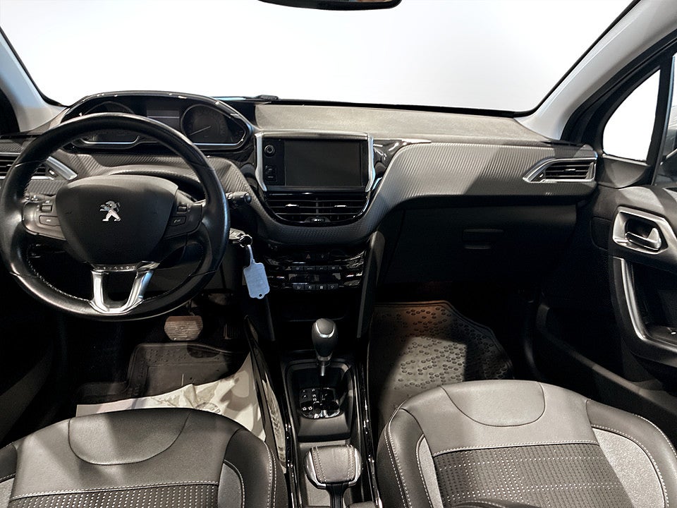 Bild på Peugeot 2008 Allure 1.2 PT 110hk Aut PANO CARPLAY