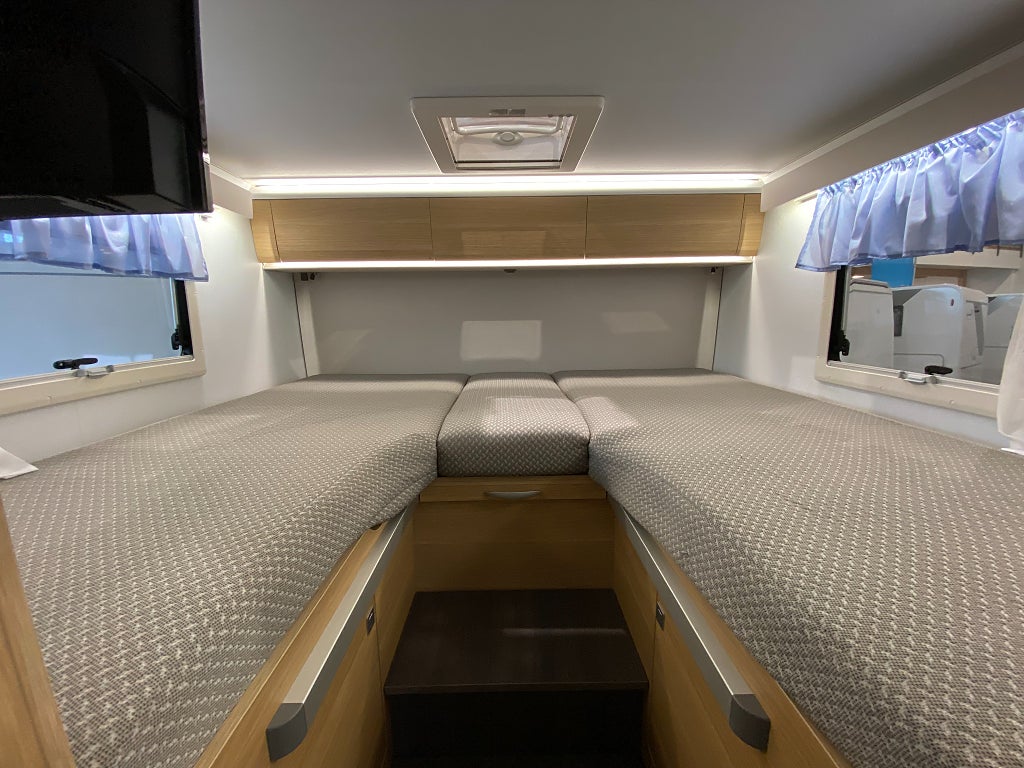 Adria Matrix Axess 670 SL /Taksäng/Solcell/B-körkort/Maxx-fan/EL-Patro - Adria