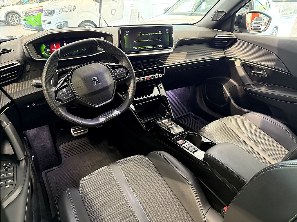 Bild på Peugeot 2008 GT 1.2 PT 130hk Aut - B-KAMERA, NAV, CARPLAY