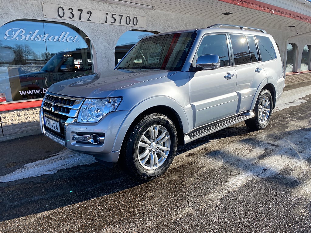 Mitsubishi Pajero 3.2 Di-D 7-sits Panorama Dieselvärmare 4WD 18 tum Alu 