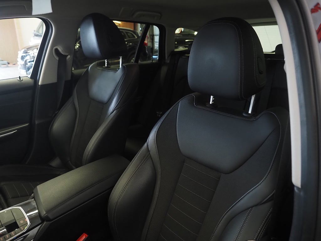 BMW 330e Plug-in Touring 292hk Sport Line | Drag | Navi |