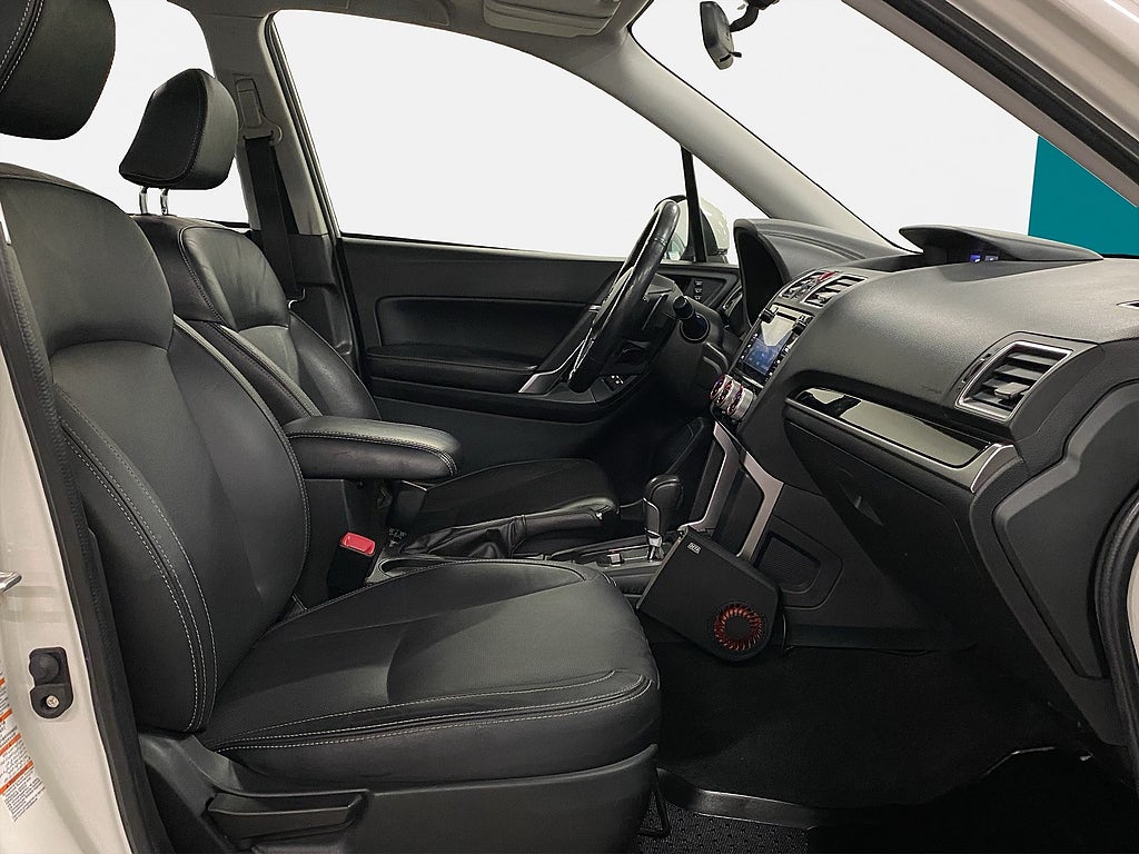 Subaru Forester 2.0 4WD Läder, Drag, Backkamera, 1 BRUKARE, Pano
