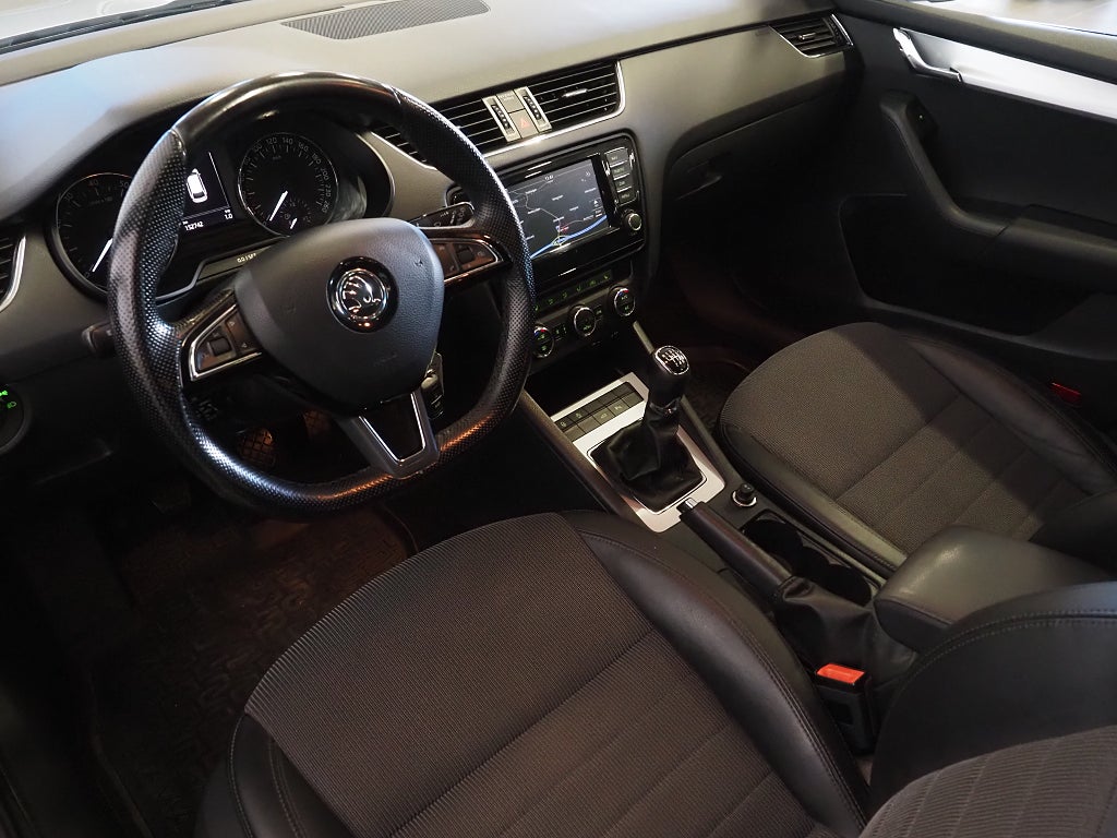 Skoda Octavia Kombi 1.4 TSI 150hk Premium Värmare Drag B-Kam 2017