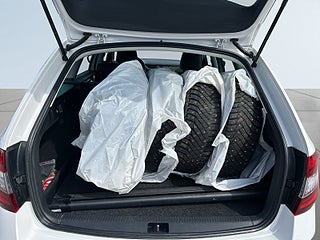 Skoda Octavia Kombi 1.5 TSI Sov-däck/Kamera/P-sens/Skinn/Lågskatt