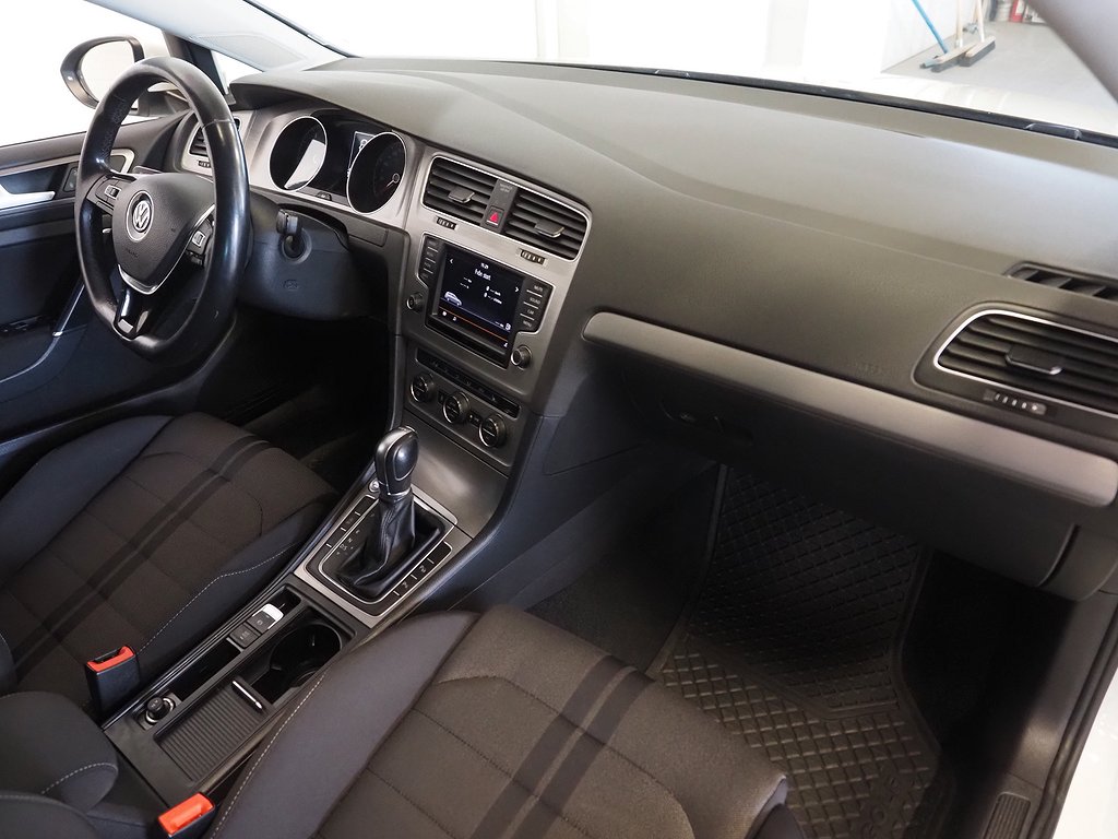 Volkswagen Golf Sportscombi 1.2 TSI DSG PDC Värmare Keyless 2016
