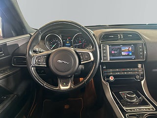 Jaguar XE 20d AWD R-Sport/S&V-hjul/Värmare/Drag/Psensorer