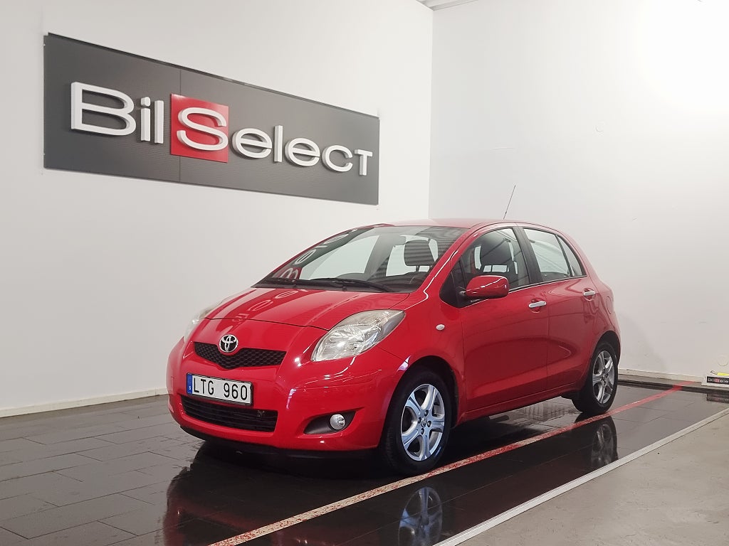 Toyota Yaris 5-dörrar 1.33 Dual VVT-i  Ny Servad 6 Växel 2 Ägare