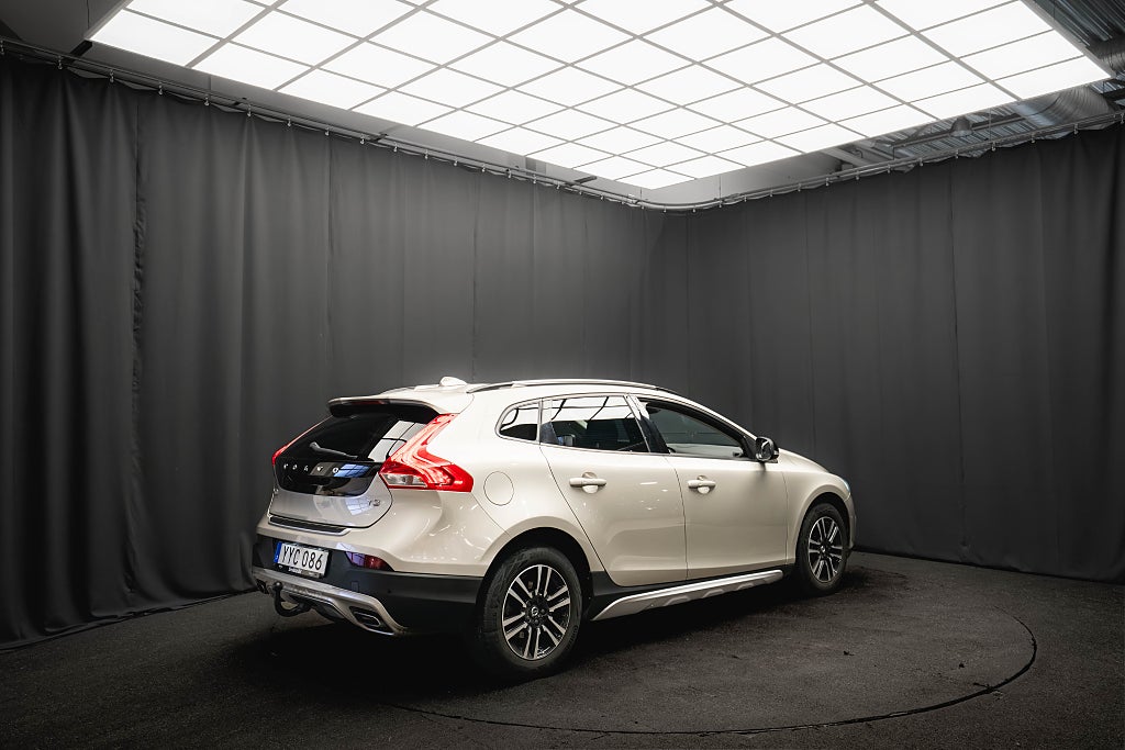 Volvo V40 Cross Country T3 PRO MAX-UTR PANO LÄDER KAMERA DRAG H/K BLIS