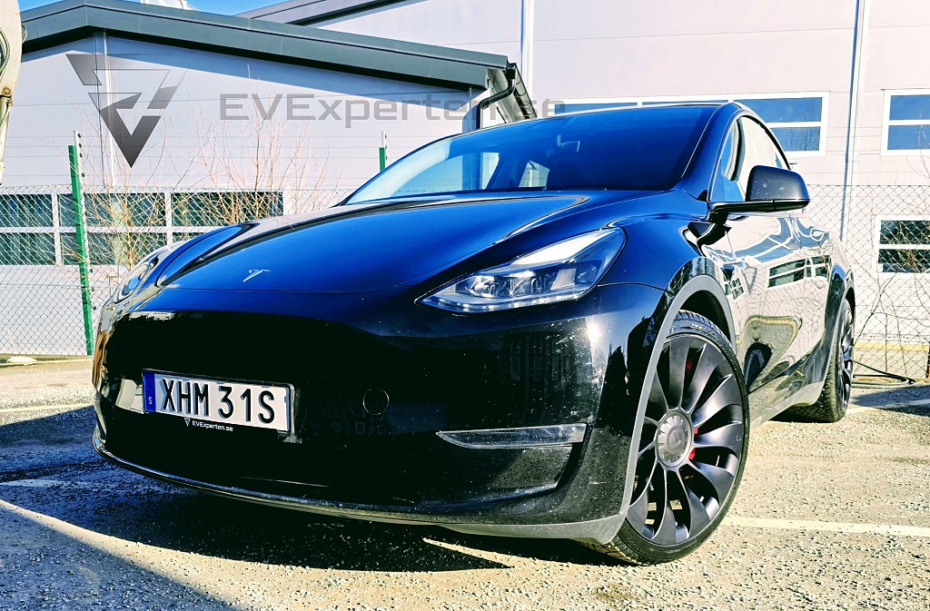 Tesla Model Y Performance AWD 534HK Dragkrok Moms SvSåld