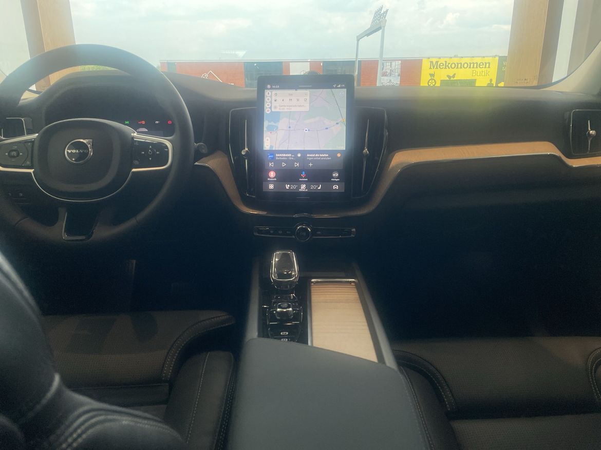 Volvo XC60 2026, photo 7/37