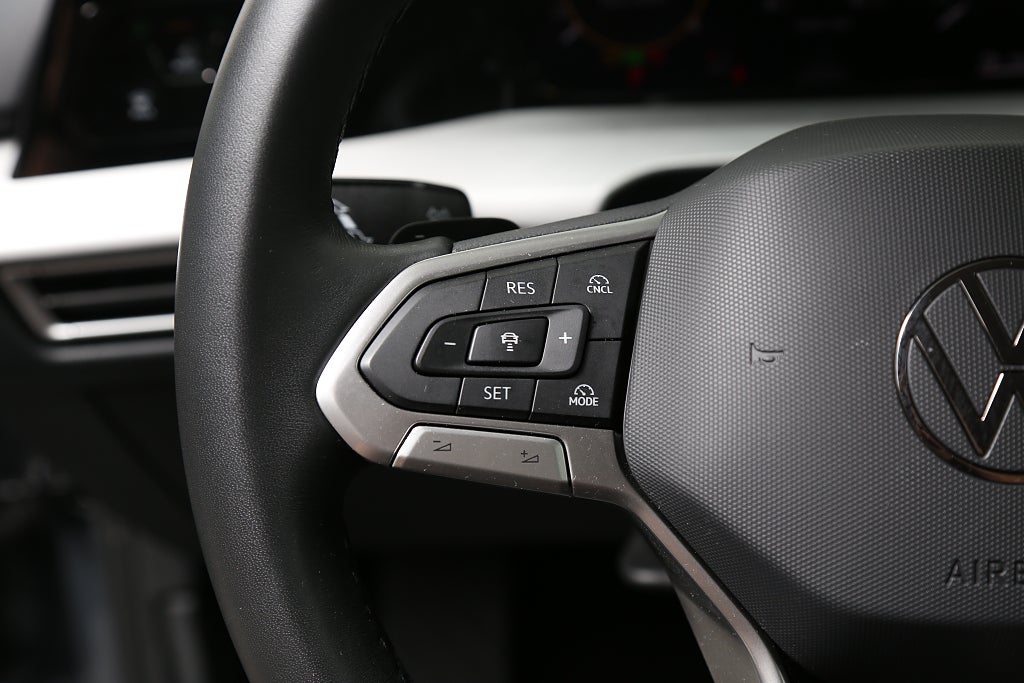 Volkswagen Golf 1,5 eTSI 150hk Sportscombi Aut Kamera Leasbar 2026